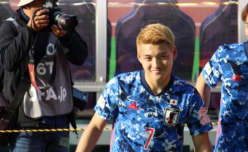 試合終了後の堂安選手